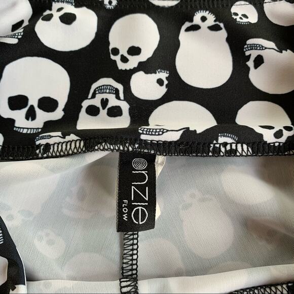 Onzie Black Skull Cropped Athletic Legging Pants - Picture 5 of 10